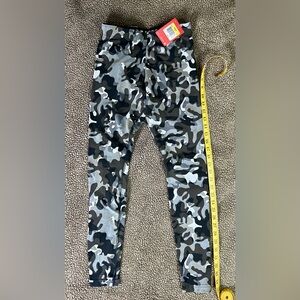 NiIKE Black and Gray Camo Leggings NWT women’s (S)